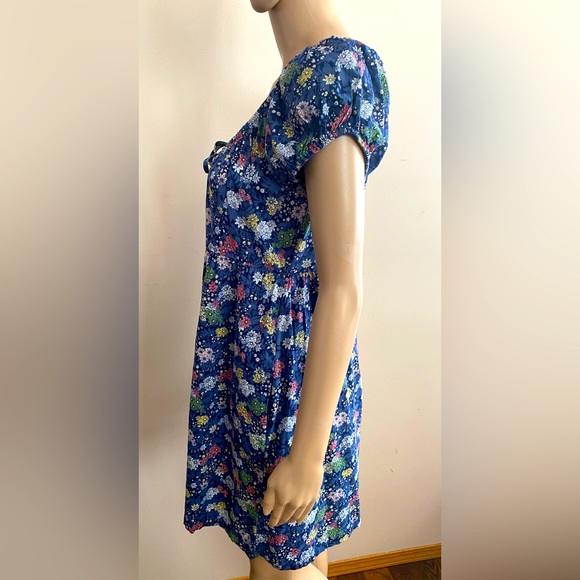 Universal Thread - Picture 2 of 3